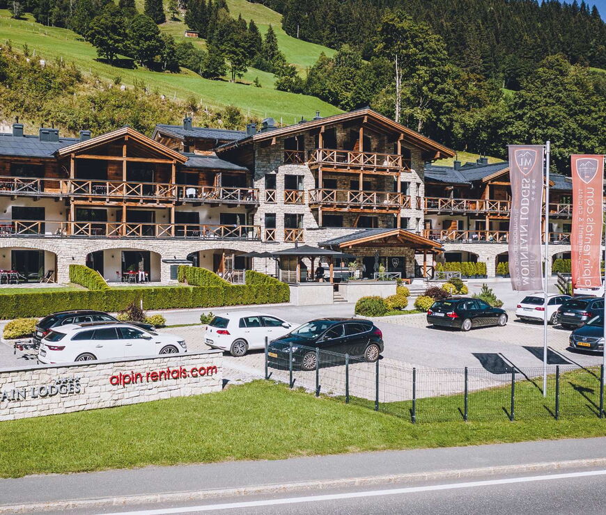Avenida Mountain Lodges Saalbach Sommeransicht