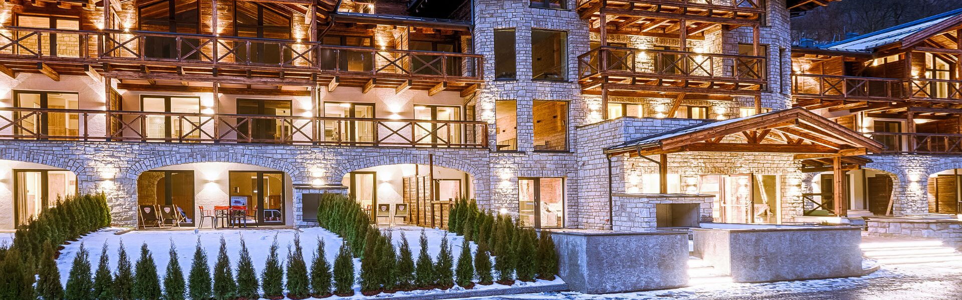 Avenida Mountain Lodges Saalbach Winter Nacht