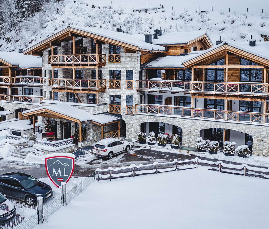 Avenida Mountain Lodges Saalbach Winter Außen